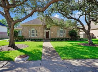 1108 Peregrine Dr, Friendswood, TX 77546