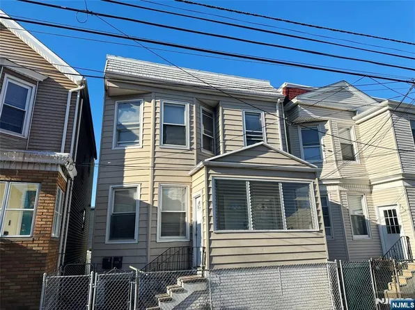 251 Maple St, Kearny, NJ 07032