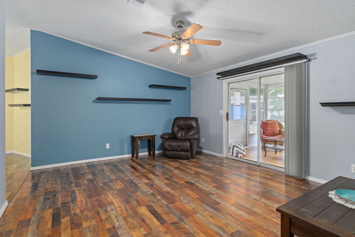 next background image