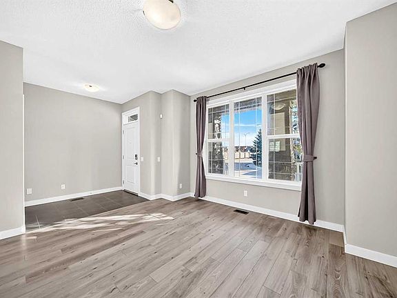 5th image of 83 E Legacy Cres SE