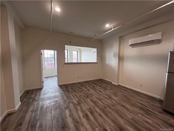 2nd image of 102 North St APT 2