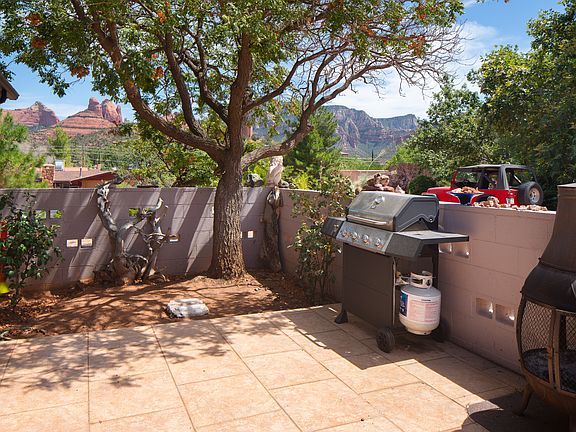 enclosed back patio off kchn