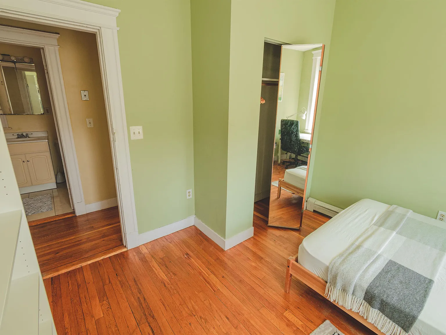 3 bed, 9999 sqft, $900 — Photo 2