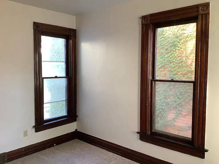 49 Clark Pl #UPSTAIRS — Photo 13