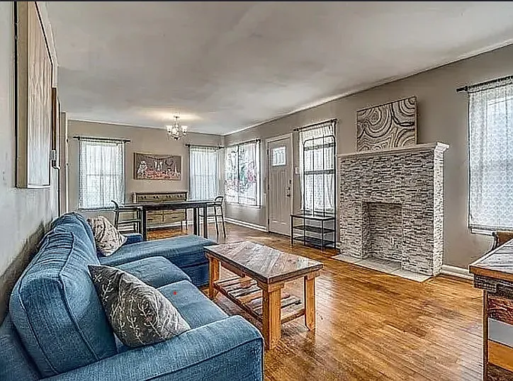 1011 Lombrano St — Photo 5