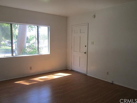 4th image of 485 Riverdale Dr APT 5