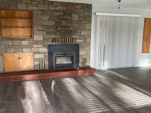 3rd image of 8001 Pinecrest Dr