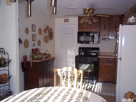 2nd image of 436 Clubhouse Ct