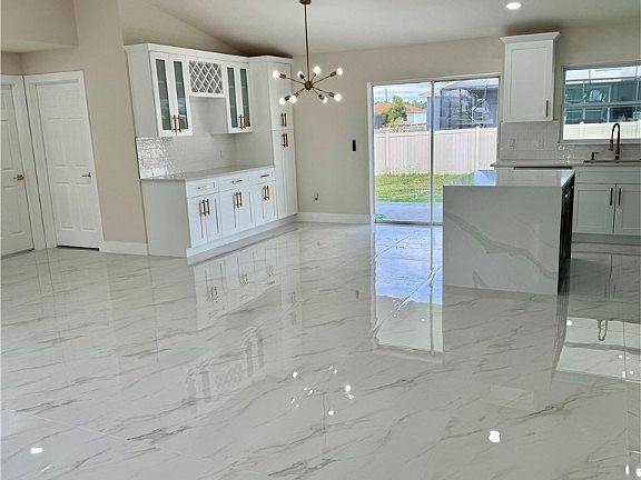 4th image of 1317 SW 30th St