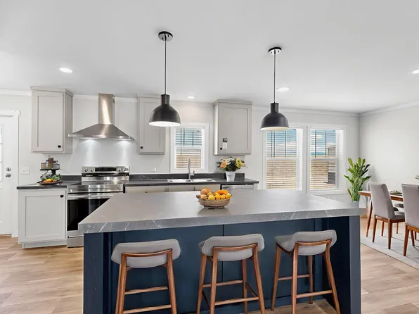 51 Airport Dr, Los Lunas, NM 87031