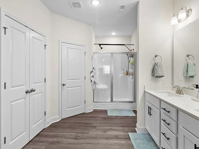 223 Collier Gate St — Photo 17
