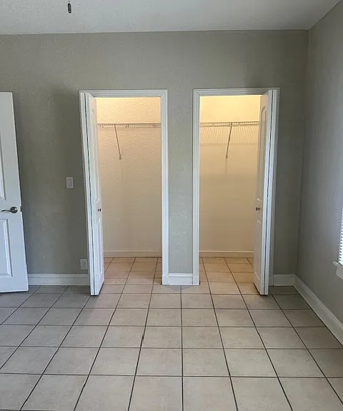 320 S Riverside Dr — Photo 9