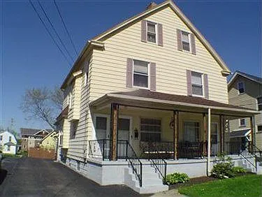 420 Lawrence Ave photo 1
