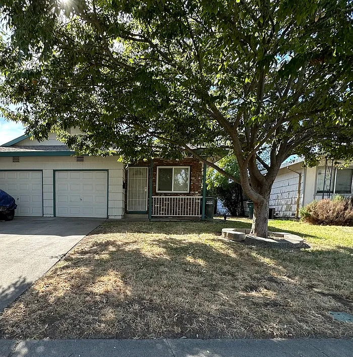 2 bed, 1.0 bath, 950 sqft, $1,610 — Photo 1