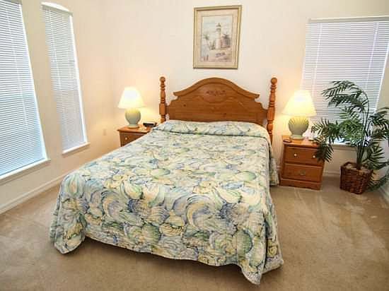 VA4P268VW-Queen-Bedroom