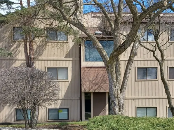 53 Oak Hill Colony APT 8, Fox Lake, IL 60020