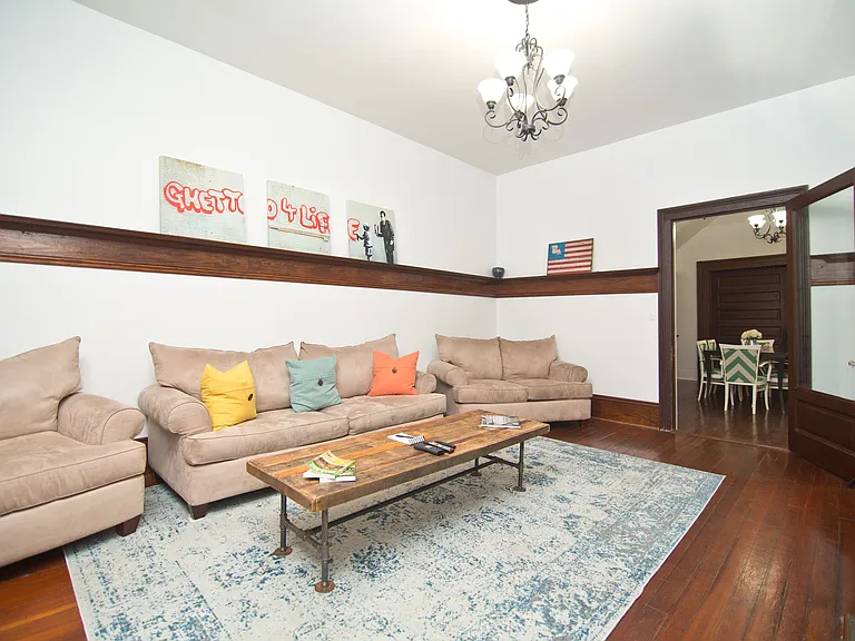 2320 Marengo St — Photo 3