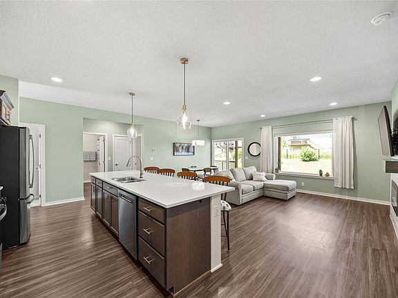 5th image of 95 Bailey Cir