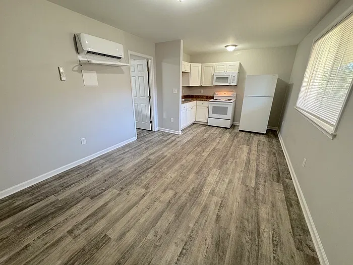 852 Little Bay Ave — Photo 3