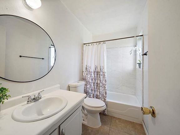 5th image of 521 Gardenia St