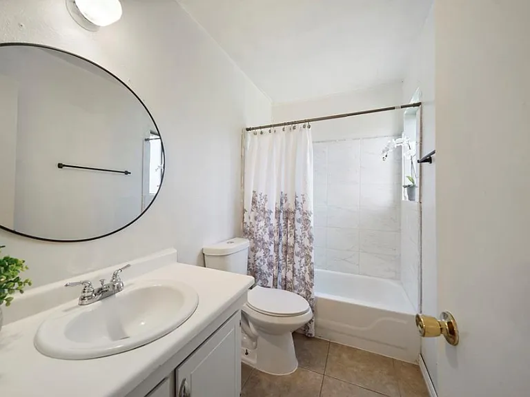 521 Gardenia St — Photo 5