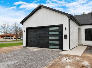 27 Elm St, Schroeppel, NY 13135