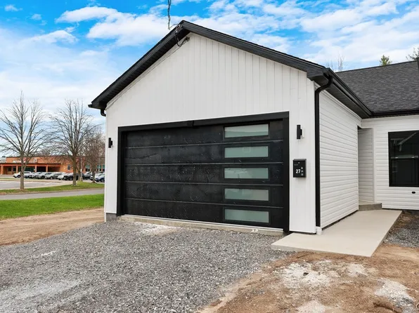 27 Elm St, Schroeppel, NY 13135