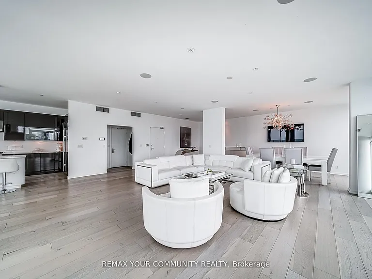 150 E Liberty St #Penthouse 2 — Photo 15