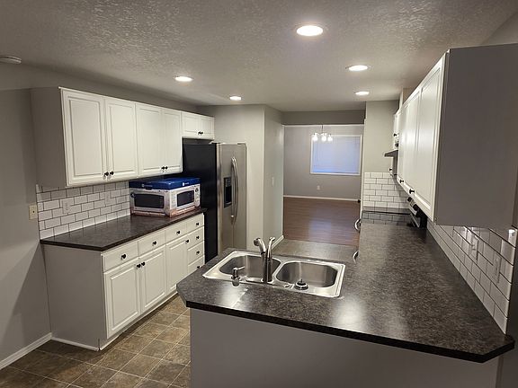5th image of 16017 NE 72nd Cir