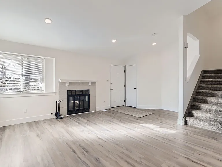 2046 Sumac St — Photo 6