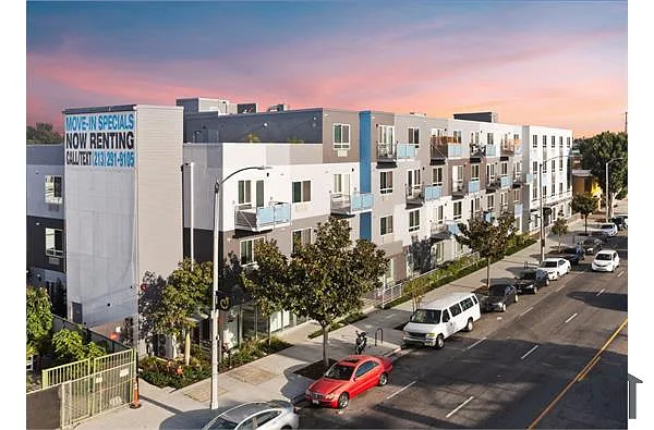 Building Photo - 4252 Crenshaw Blvd #122