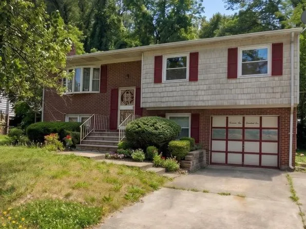 16605 Village Dr W, Upper Marlboro, MD 20772