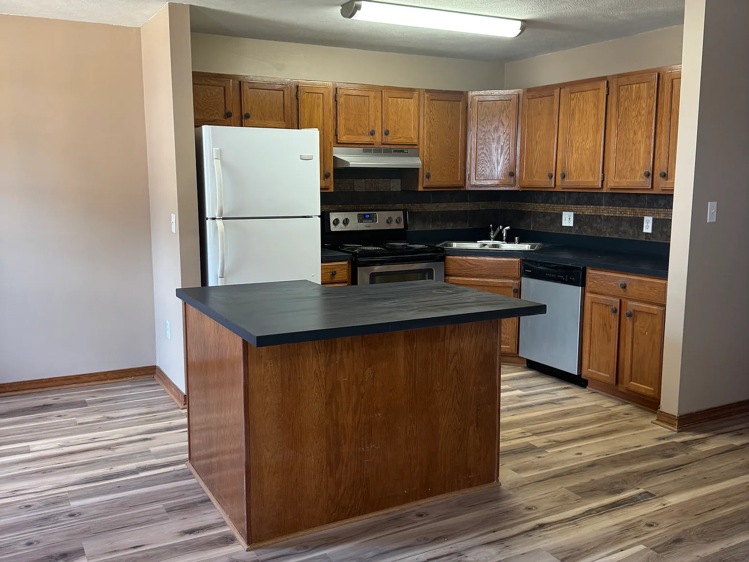 2 bed, 1008 sqft, $1,150 — Photo 3
