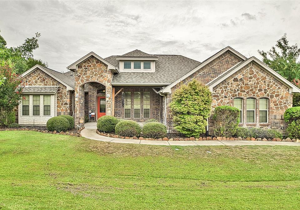 1st image of 511 Parker Oaks Ln
