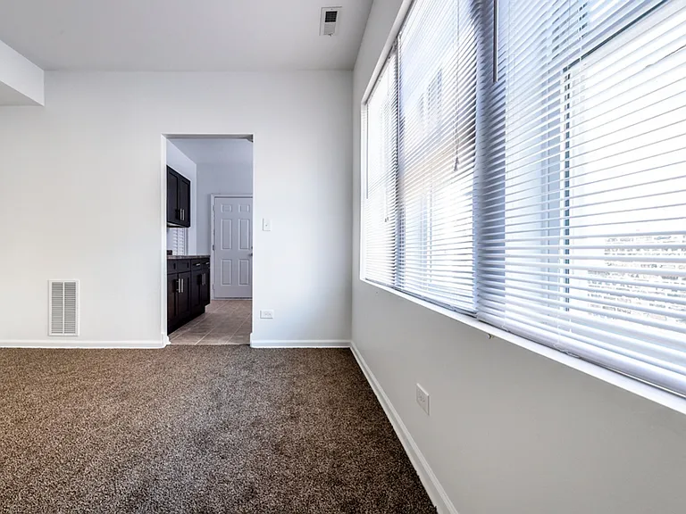 109 N Laramie Ave — Photo 38