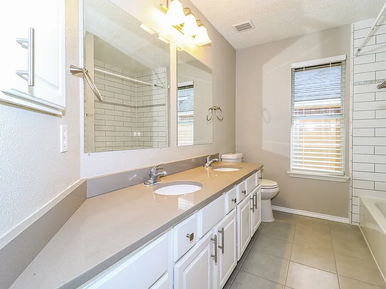 2407 Springfield Dr — Photo 15
