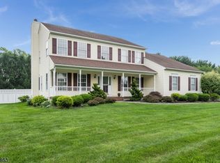 1 Cobblewood Ct, Phillipsburg, NJ 08865