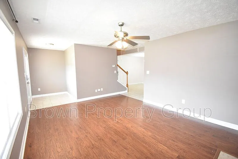 4 bed, 2.5 bath, 2150 sqft, $1,895 — Photo 4