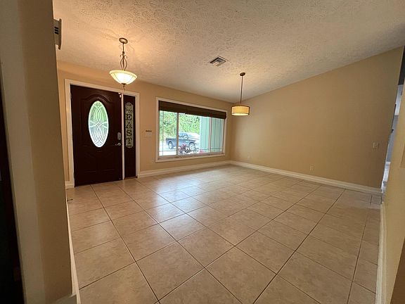 4th image of 682 SE Delancey Lane