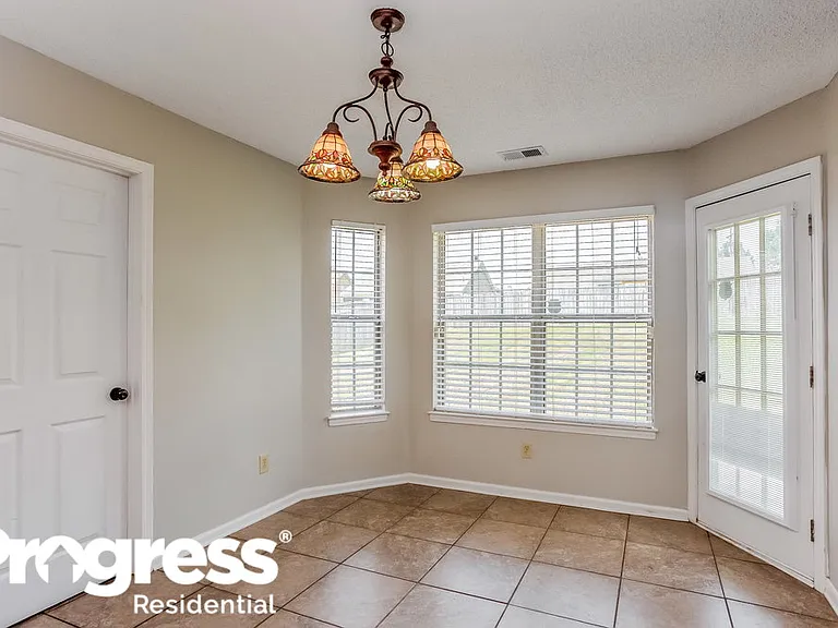 1862 Towson Ln — Photo 6