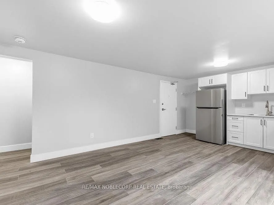 59 Scott Cres #LOWER