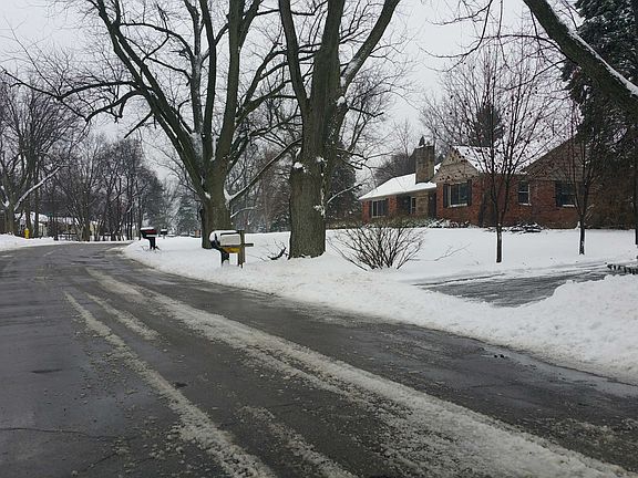 4th image of 223 Marlborough Dr
