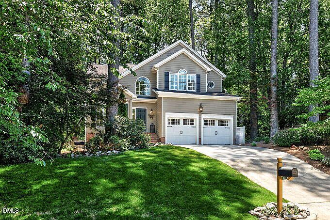 1st image of 111 Parkcrest Dr
