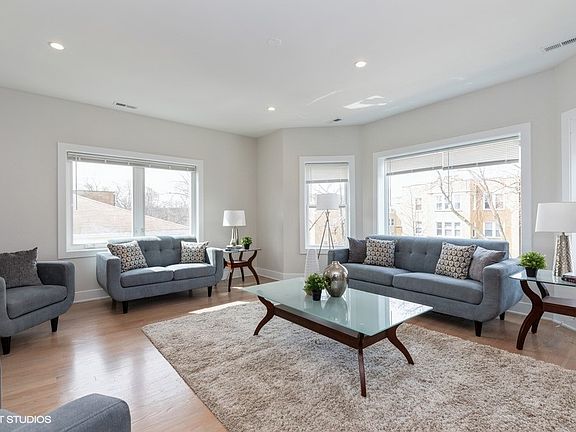 3rd image of 6325 N Richmond St #3S