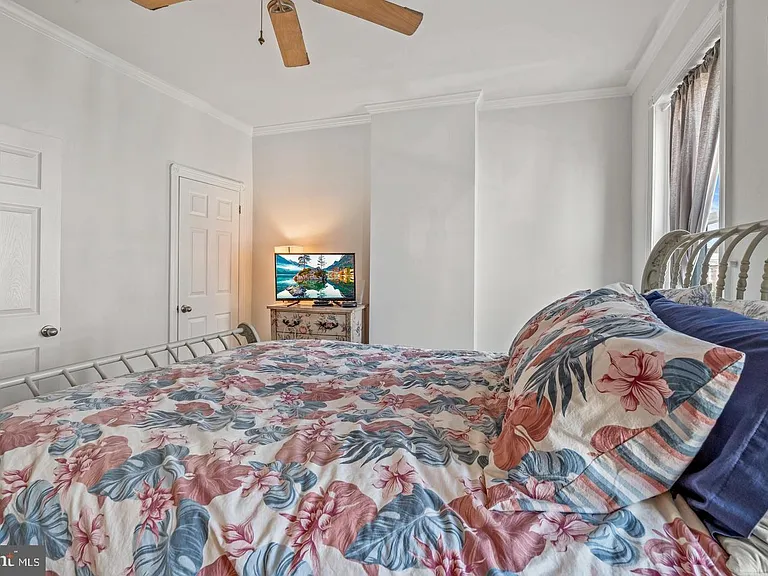4637 Melrose St — Photo 33