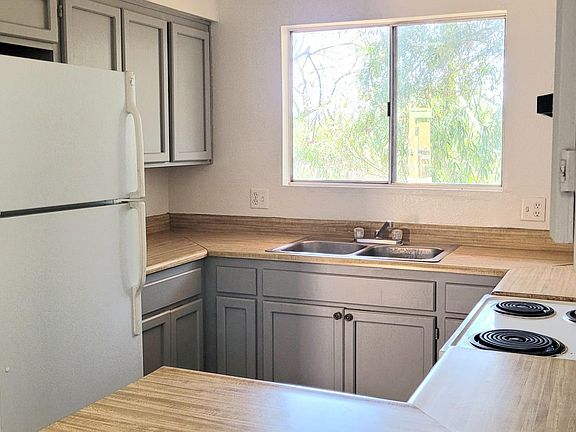 2nd image of 2829 N Estrella Ave #2