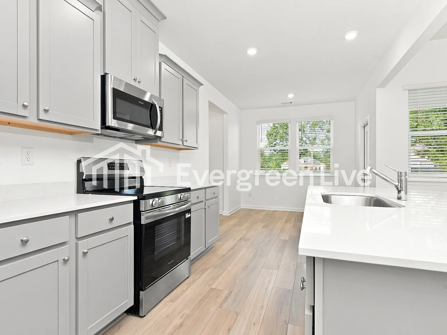 3 bed, 2.0 bath, 1621 sqft, $1,990 — Photo 4