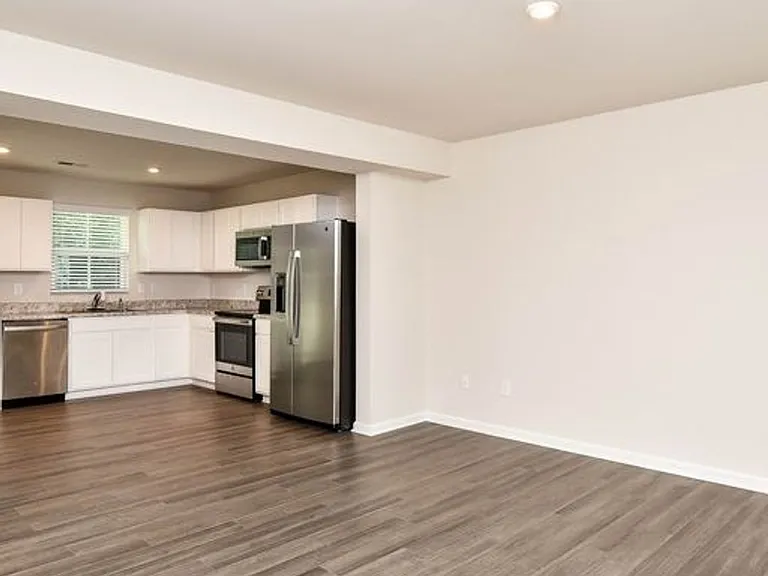 403 Hampton Townes Dr — Photo 15