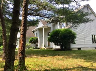 9 Farm Field Ridge Rd, Sandy Hook, CT 06482