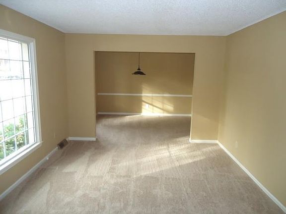2nd image of 804 NW Delwood Dr